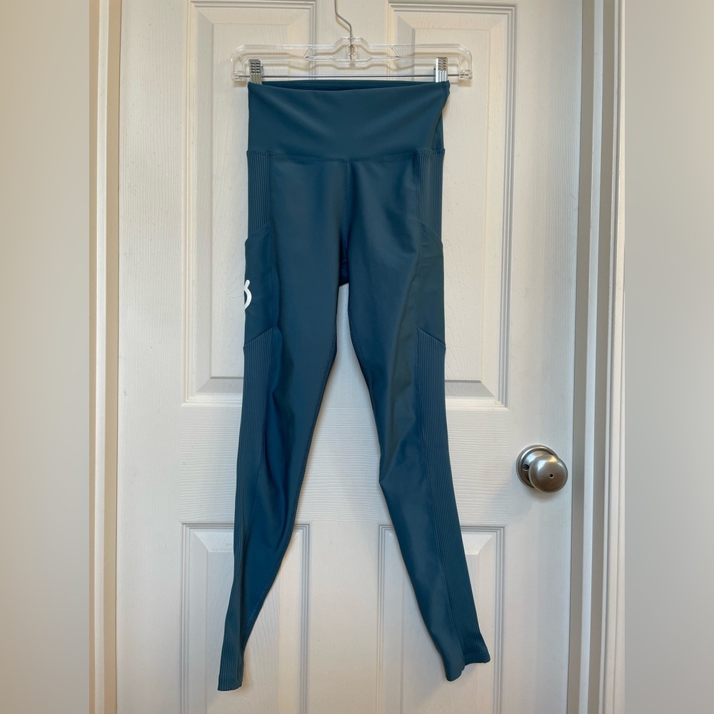 Teal Peloton Pocket Leggings. Size Small.